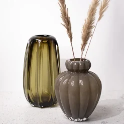 Dynamic Vase Sand Opal 21cm