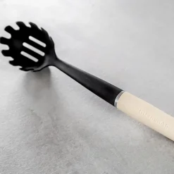 KitchenAid Pastaskje 35cm Nylon Krem