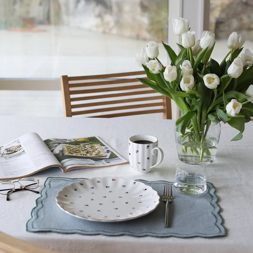 Nova Lilly Tallerken m/ Blomster og Gullkant 26cm Hvit