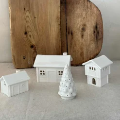 Porsgrunds Porselænsfabrik Jul På Tunet Veslestugu Med Pipe 13,4x10,8cm