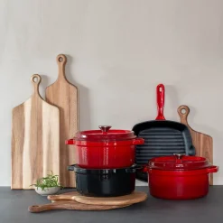 Rød grillpanne i støpejern