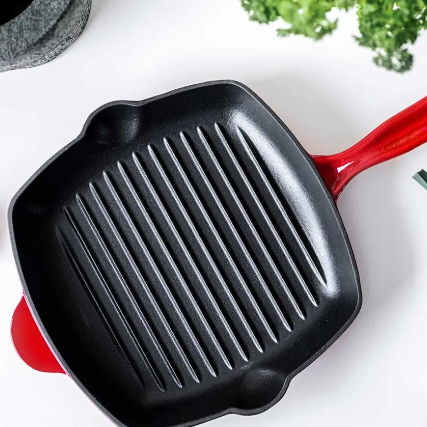 Rød grillpanne i støpejern